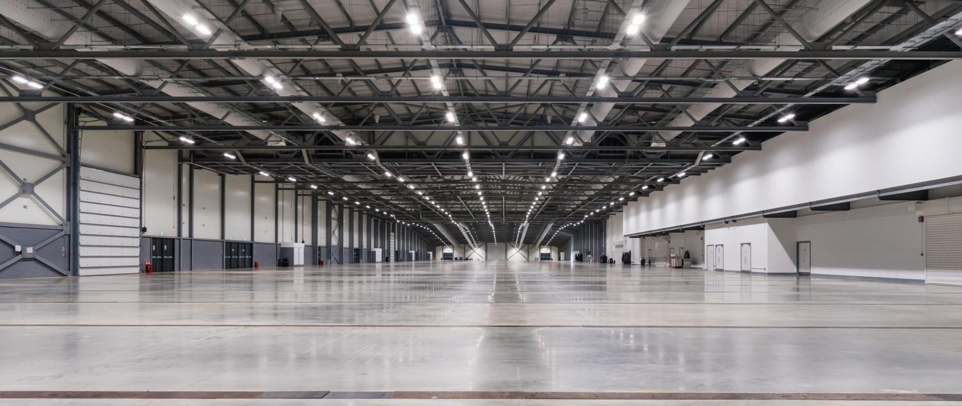 warehouse_concrete_shiny_floor_filming-1